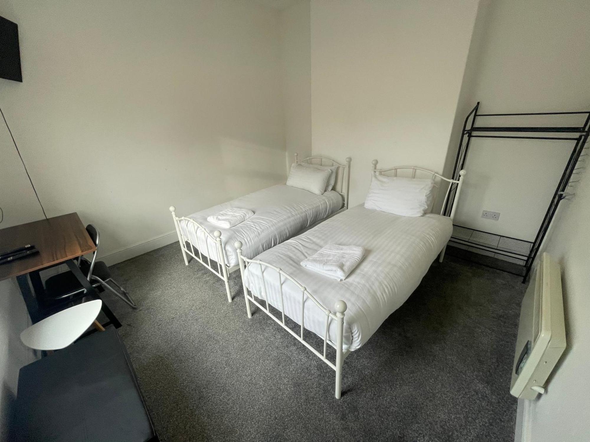 2 Bed Apartment Complete With Bedding And Towels Веллингтон Экстерьер фото